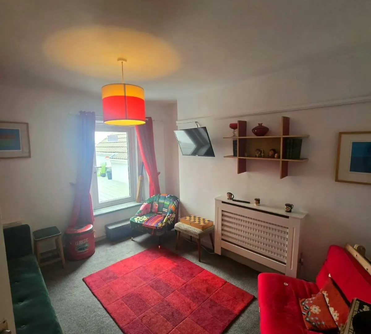 Inalong - Quirky Property With Sea Views Above An Ale House The Mumbles