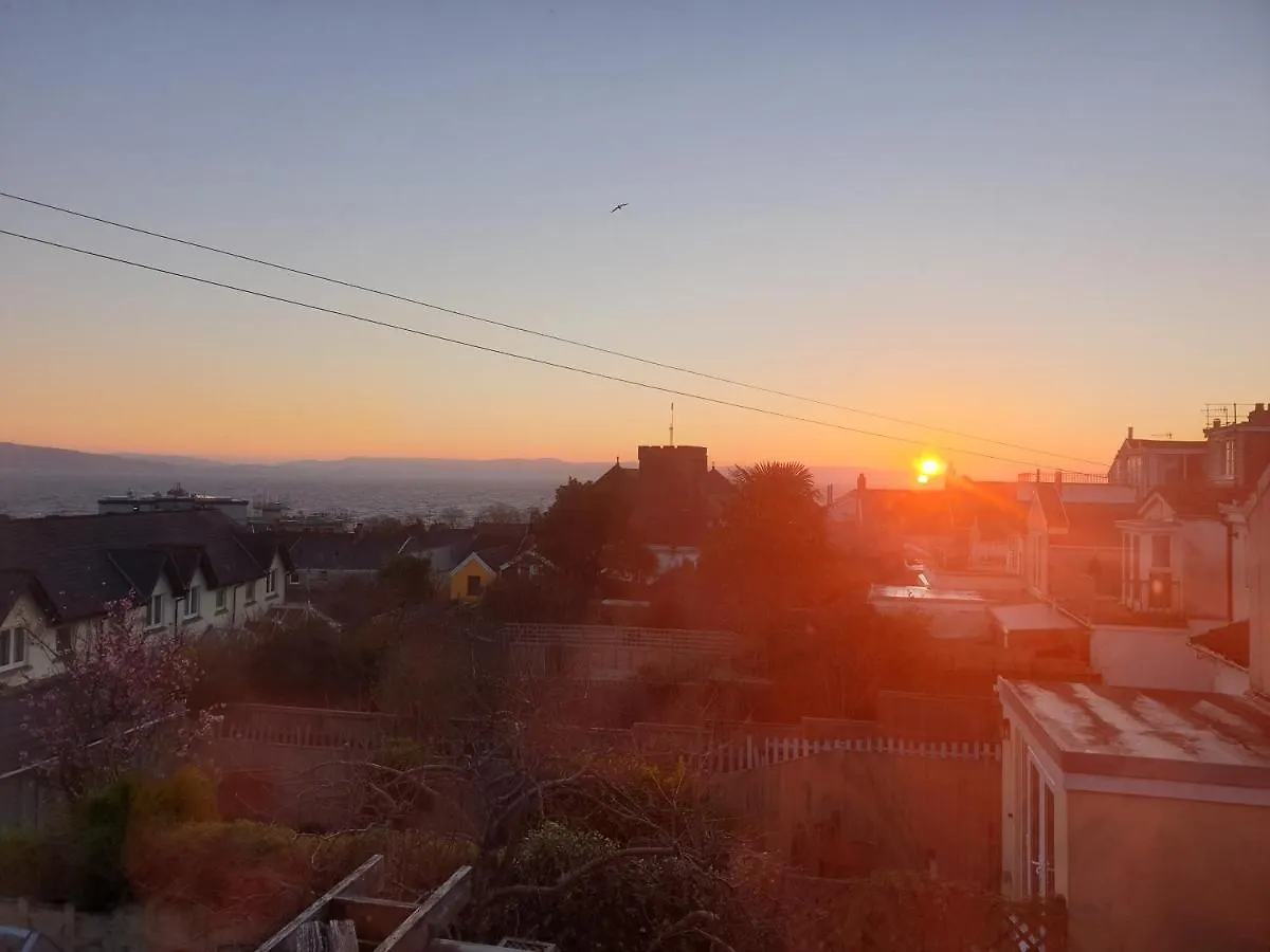 Inalong - Quirky Property With Sea Views Above An Ale House The Mumbles United Kingdom