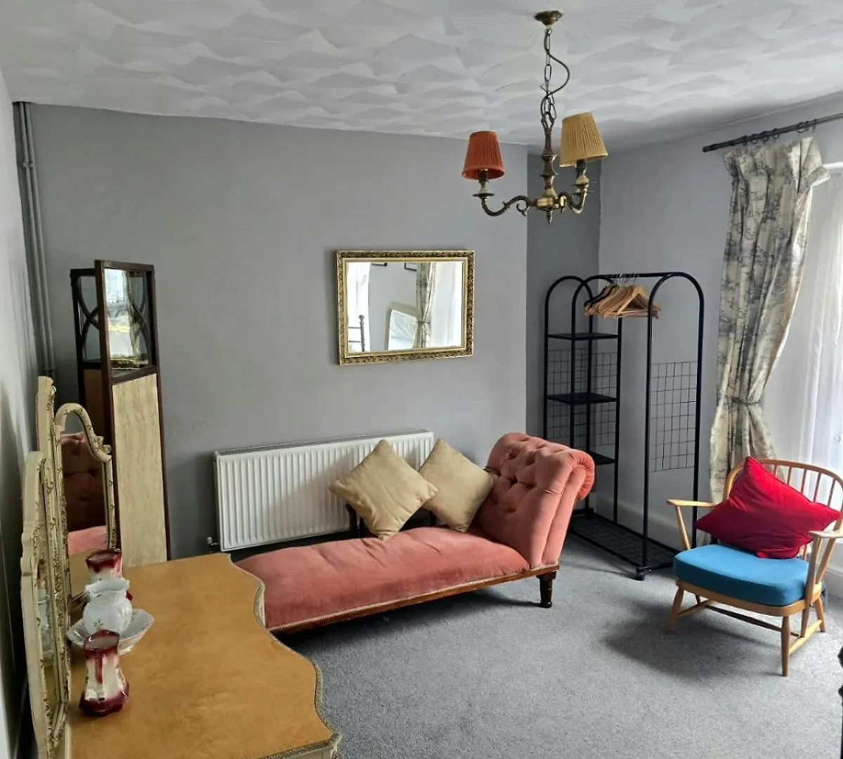 Apartment Inalong - Quirky Property With Sea Views Above An Ale House The Mumbles United Kingdom